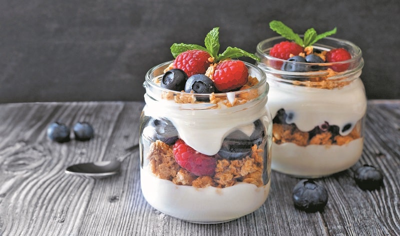 Sua-chua-la-thuc-pham-giup-ngu-ngon